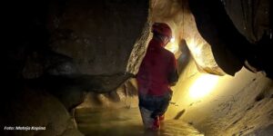 Ajdi stojijo na vodi, predstavitev jamarskih raziskav v Ajdovski jami @ Sedež Zavoda Svibna | Brezovska Gora | Krško | Slovenija