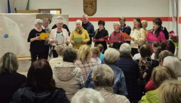 Peli smo na prireditvi ob Materinskem dnevu