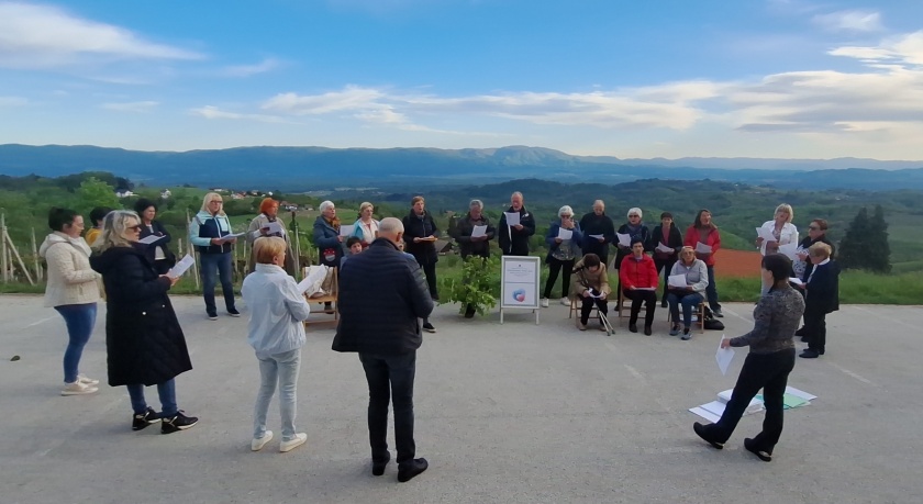 Vabilo na večere ljudskega petja v novi sezoni